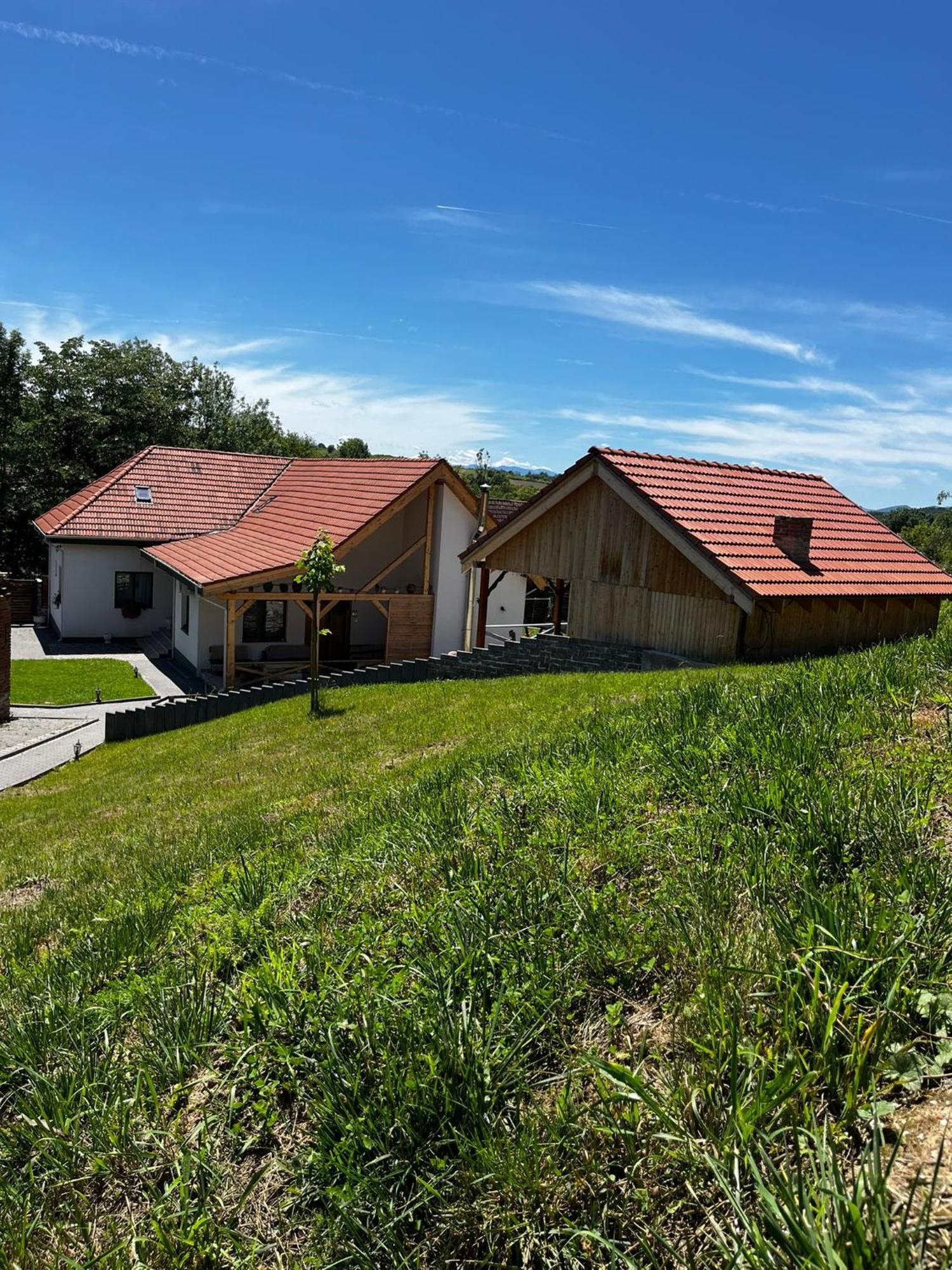 Domeniul Bondarelului Hotell Ocolisu Mic Exteriör bild