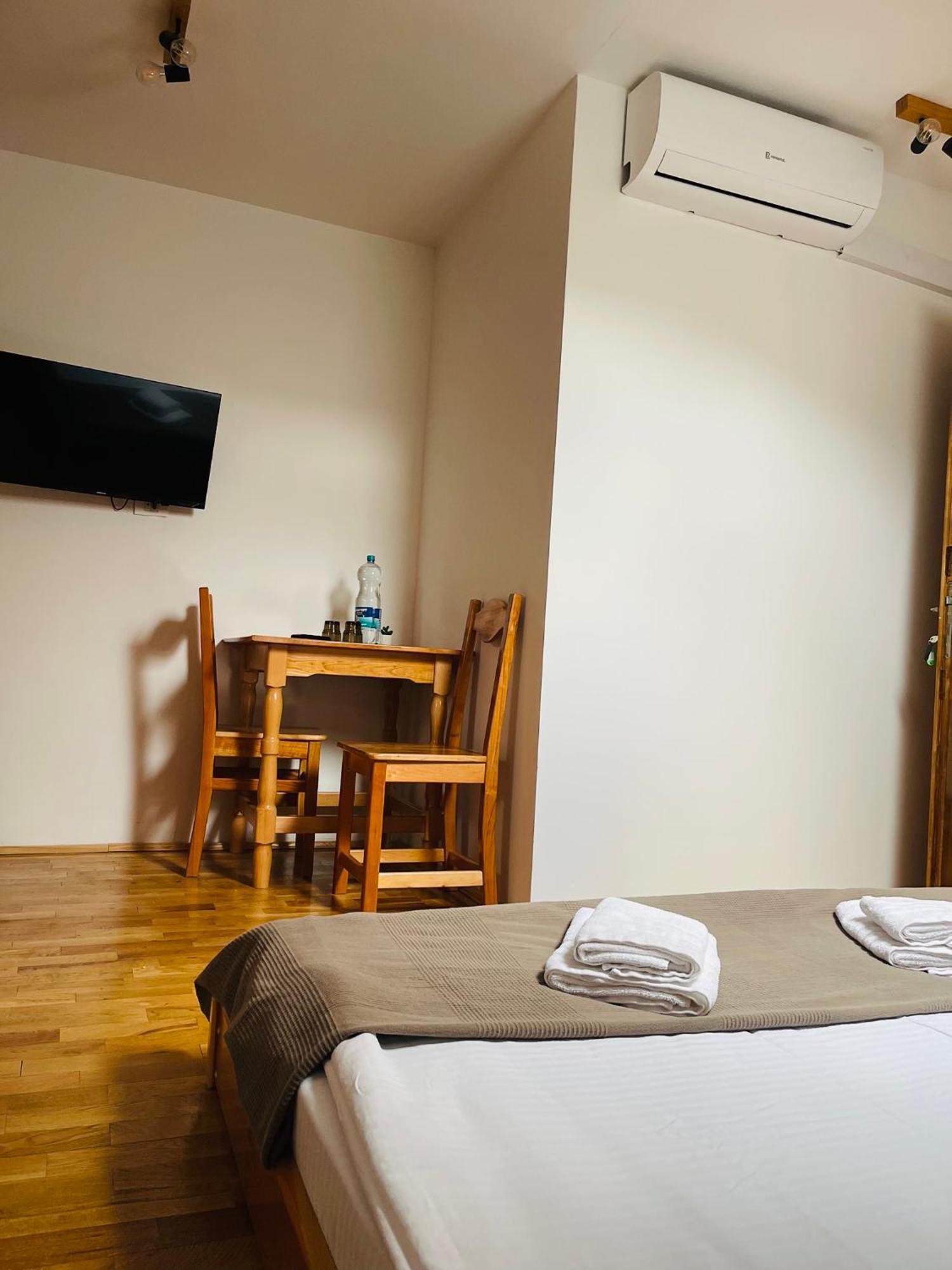 Domeniul Bondarelului Hotell Ocolisu Mic Exteriör bild